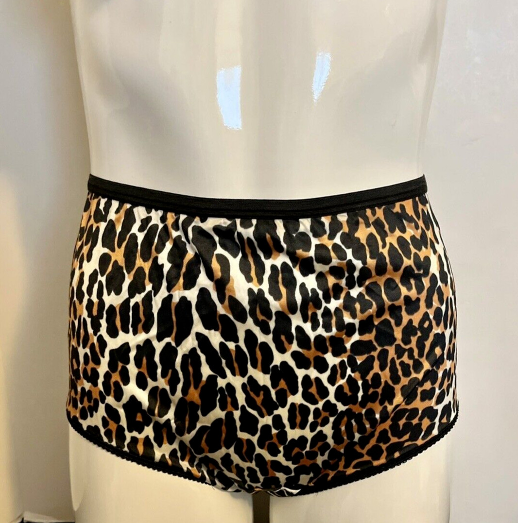 Vintage Vanity Fair Nylon Panties Leopard Pillow Tab Nylon Tricot Sz.4 Exc NWOT