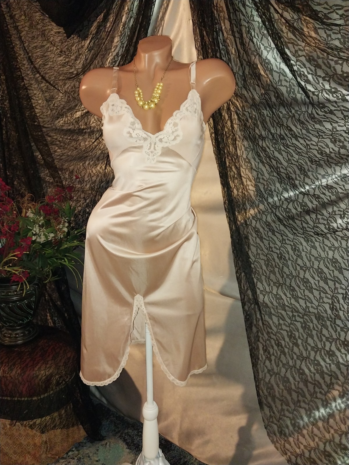 VTG SILKY NYLON SHADOWLINE SPANDEX LACE BODICE DRESS SLIP NIGHTGOWN SLIT S/M