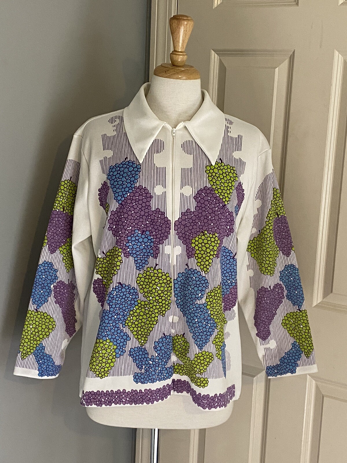 Vintage 60s 70s 100% Polyester Collared Zip Up Blouse Vibrant Groovy Grapes