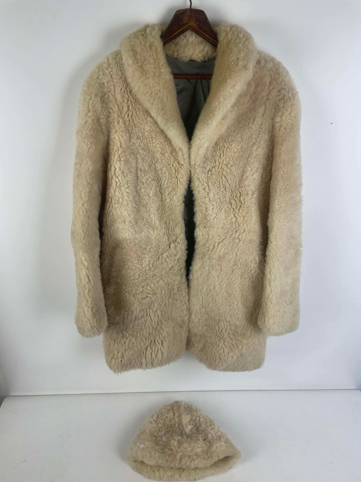 Eddie Bauer Fur Coat & Hat Icelandic Sheepskin Shearling Beige VTG Jacket Large