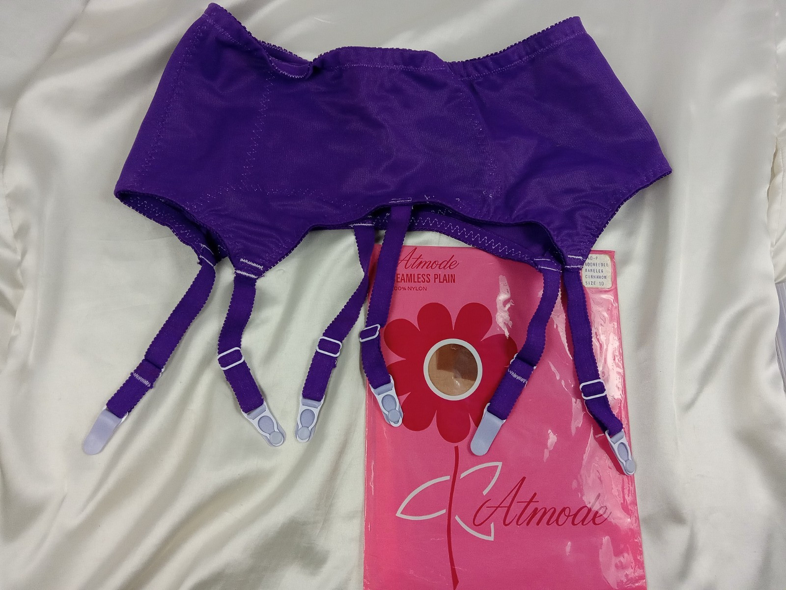SISSY PURPLE 6 STRAP METAL GARTER BELT & SZ 10 VTG FLAT KNIT NYLON STOCKINGS