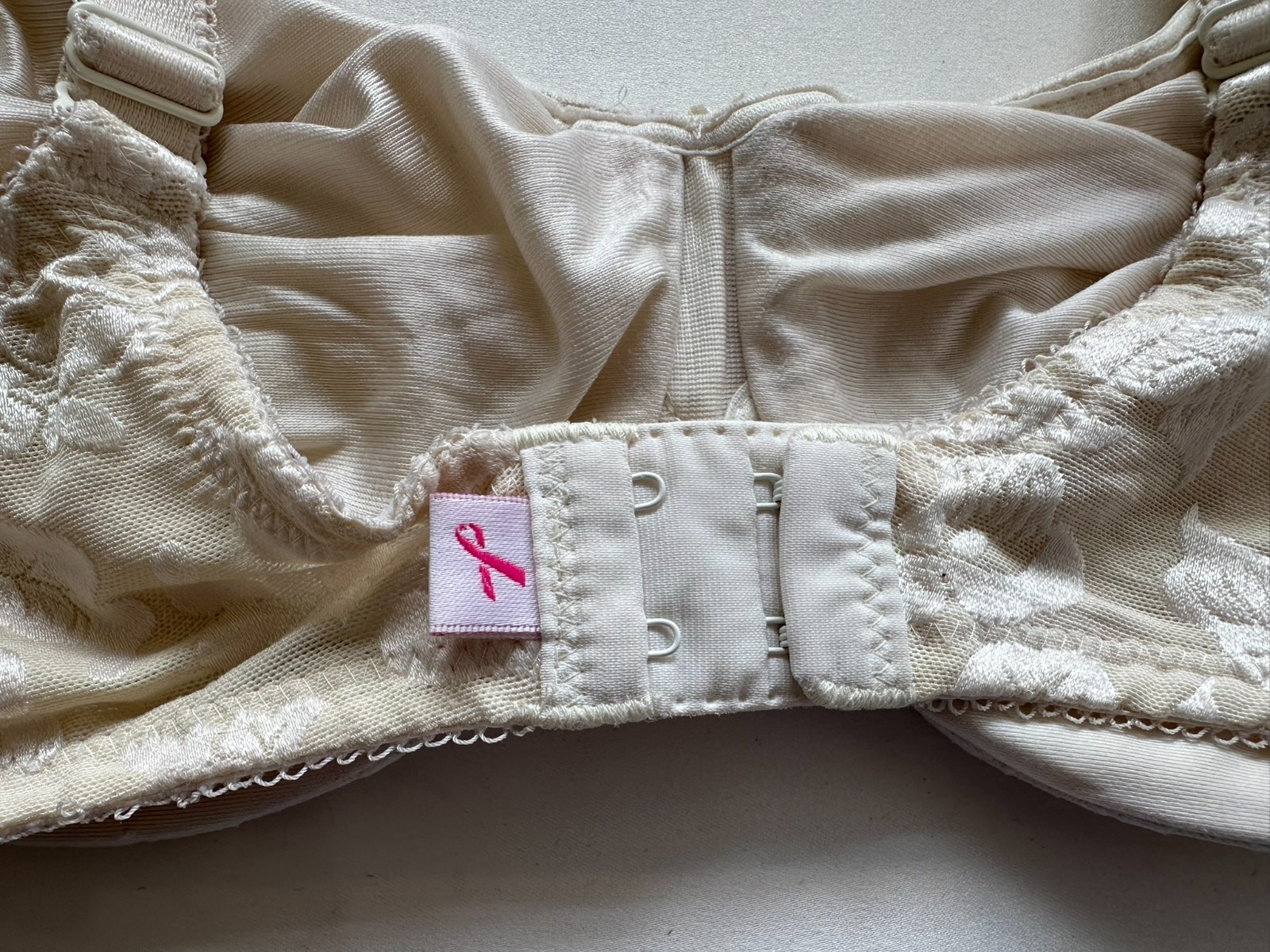 Vintage Wacoal Ivory Bra Underwire Floral Print Back Hook Size 38C
