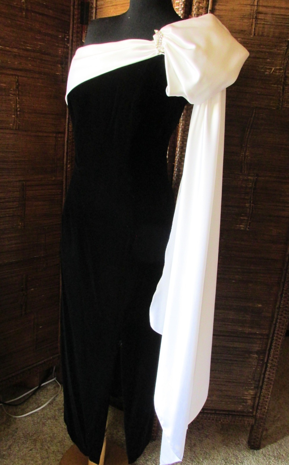VTG Black Velvet Gown Pageant Prom One Shoulder Long White Sash Ultra Elegance
