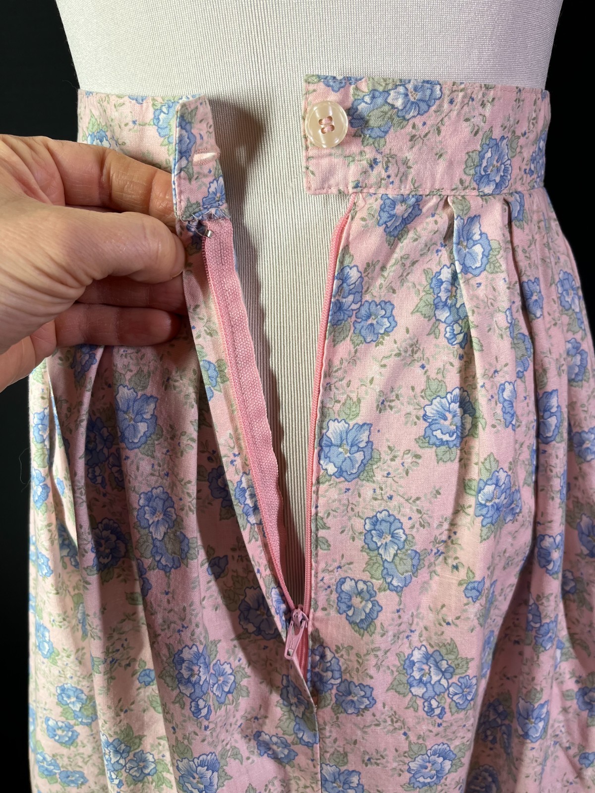 Vintage Selections by Manor House 25″ Waist Skirt Cotton Floral Pink Pleated