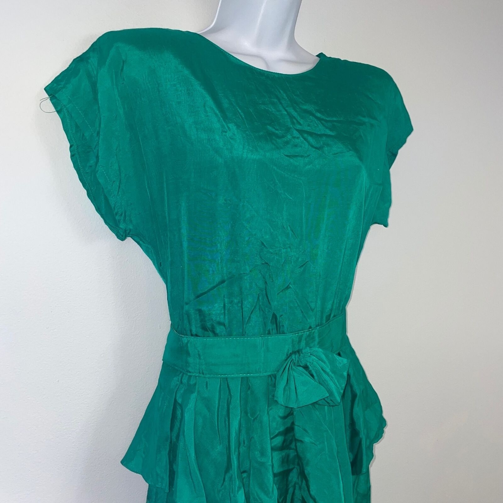 Vintage 80s Brioche Sheath Dress Womens M Green Short Sleeve Peplum