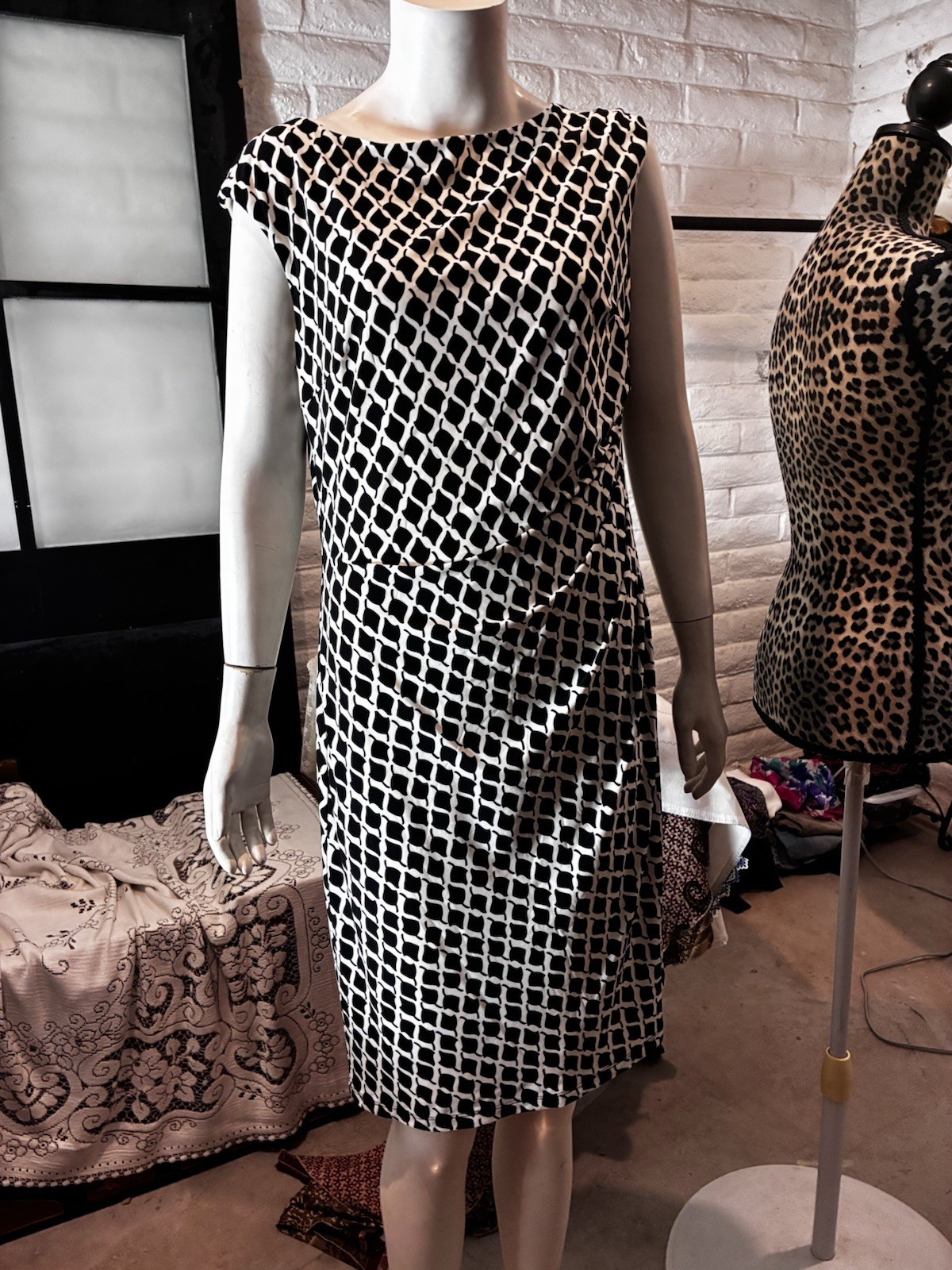 Vintage Ralph Lauren geo print blk&wht rutched side lined poly blend 14 sheath