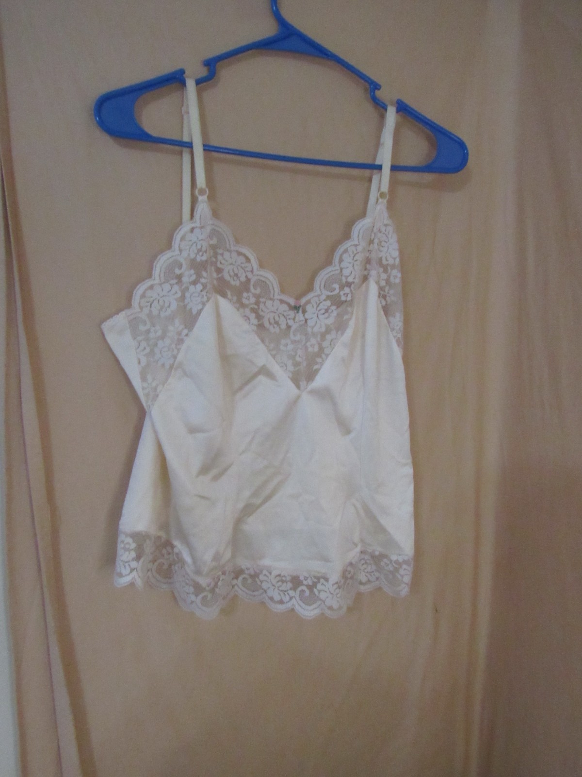 VTG Maidenform Cream Chantilly Camisole Size 36