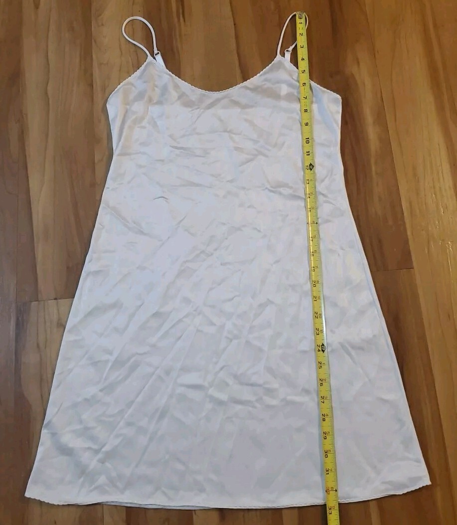Vintage VASSARETTE White SIZE 34 Slip Style 10-008