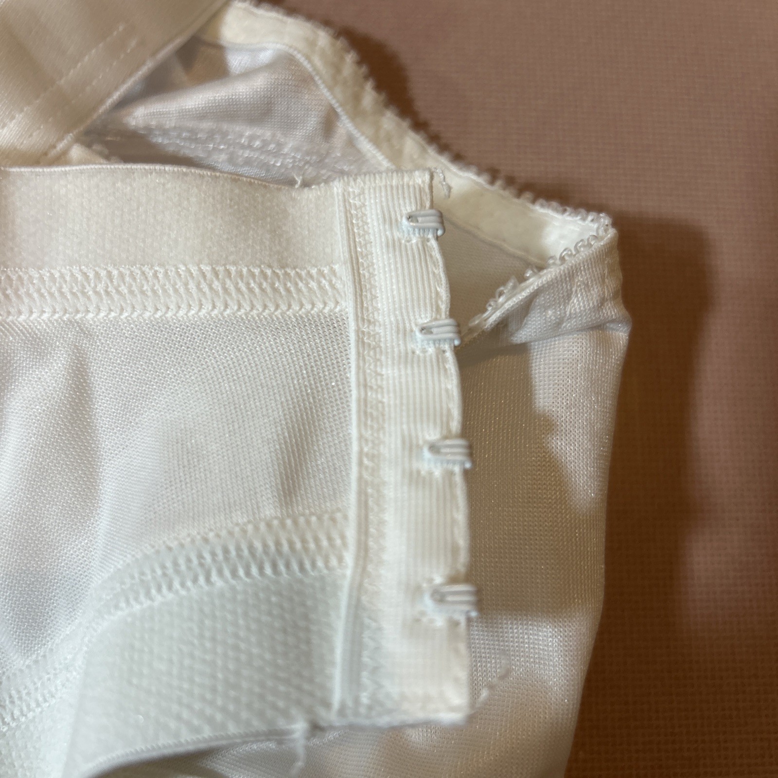 New Vintage JC Penney’s Underscore Cross Over Wirefree Comfort Bra 42D White