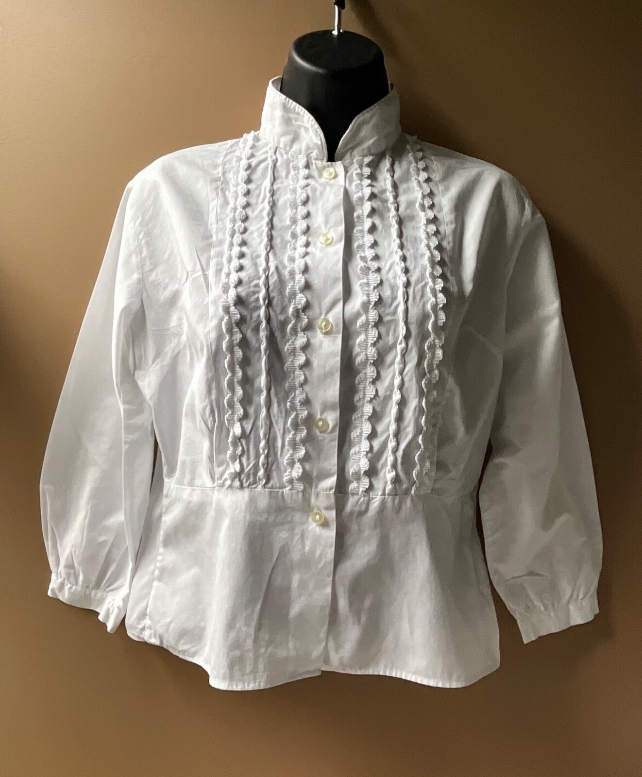 VTG white Preston 1970s/80s cotton blouse sz M. Rick rack detail, tapered waist.