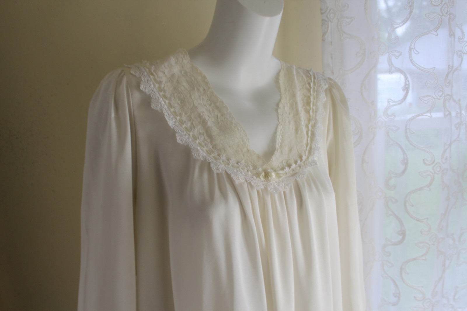 CHRISTIAN DIOR S or M Neiman Marcus Silky Ivory Lace Vintage Gown Nightie