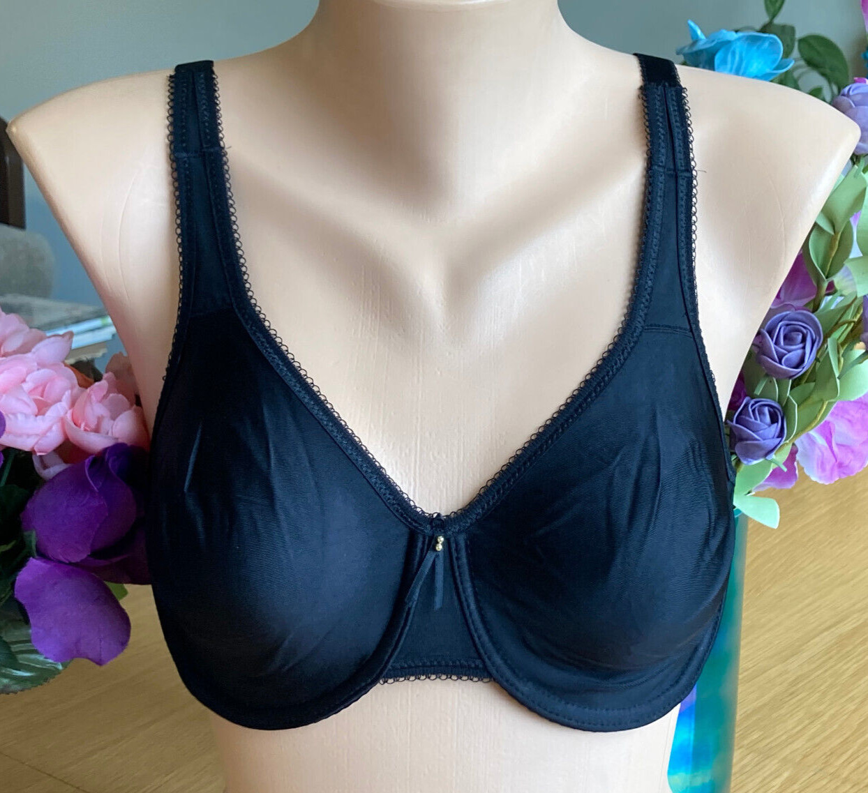 325 Wacoal 34DD Deep Black Satin Body Suede Full Figure Underwire Bra #855192