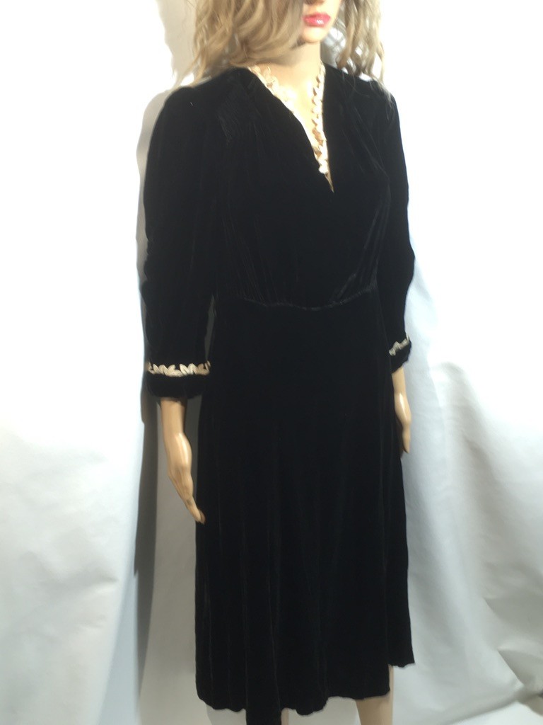 Vintage 1950s Antique Black Velvet & Ivory Lace Trim Day Office Dress Classic