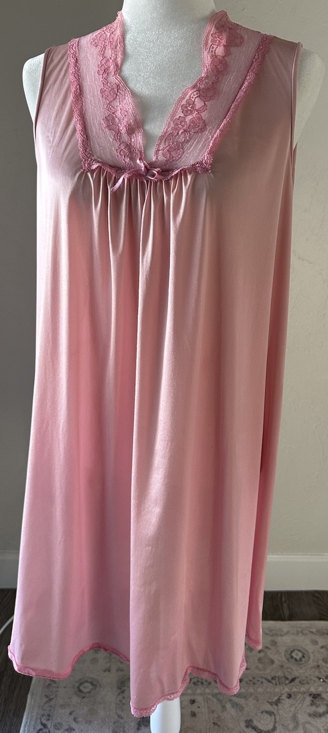 Vintage 1970s Vanity Fair Deep Pink Nylon Satin Nightgown Lace Trim Sz Small