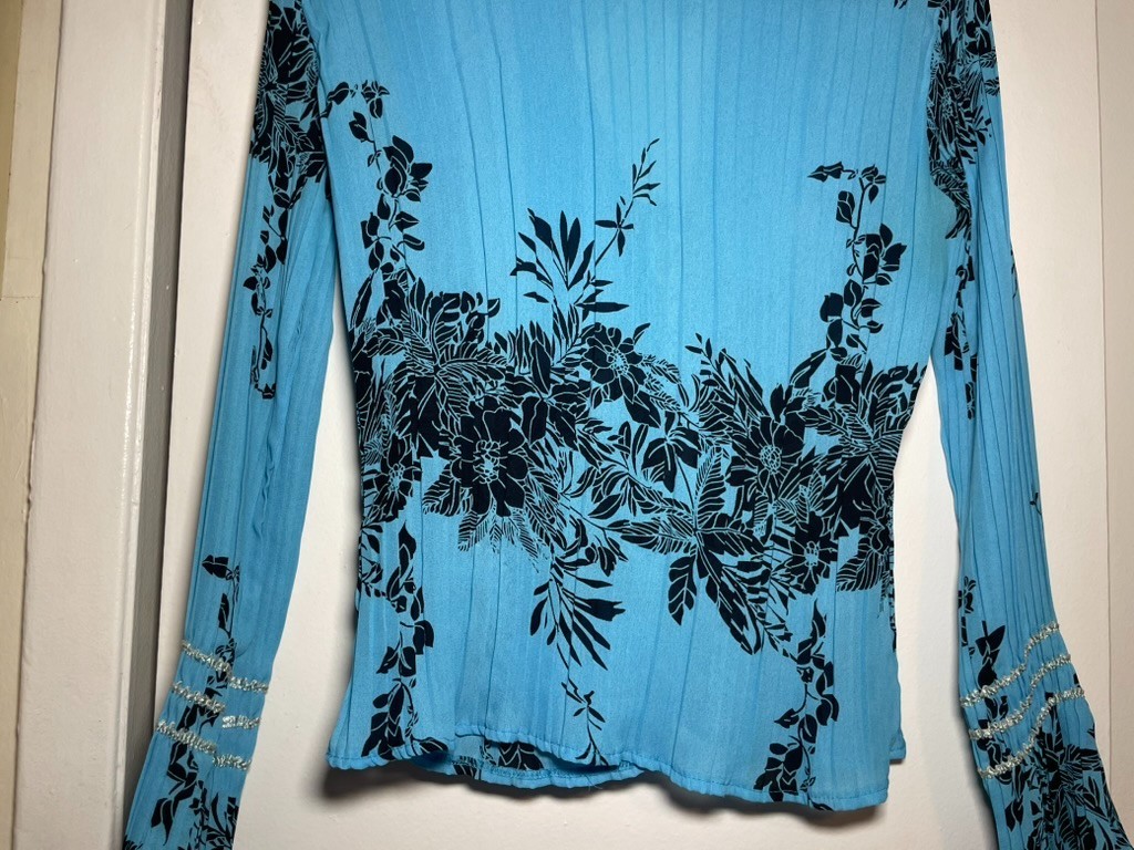 UNIQUE Vintage Bright Blue Pleated Pirate Blouse w/ Black Floral Print *NO TAG*
