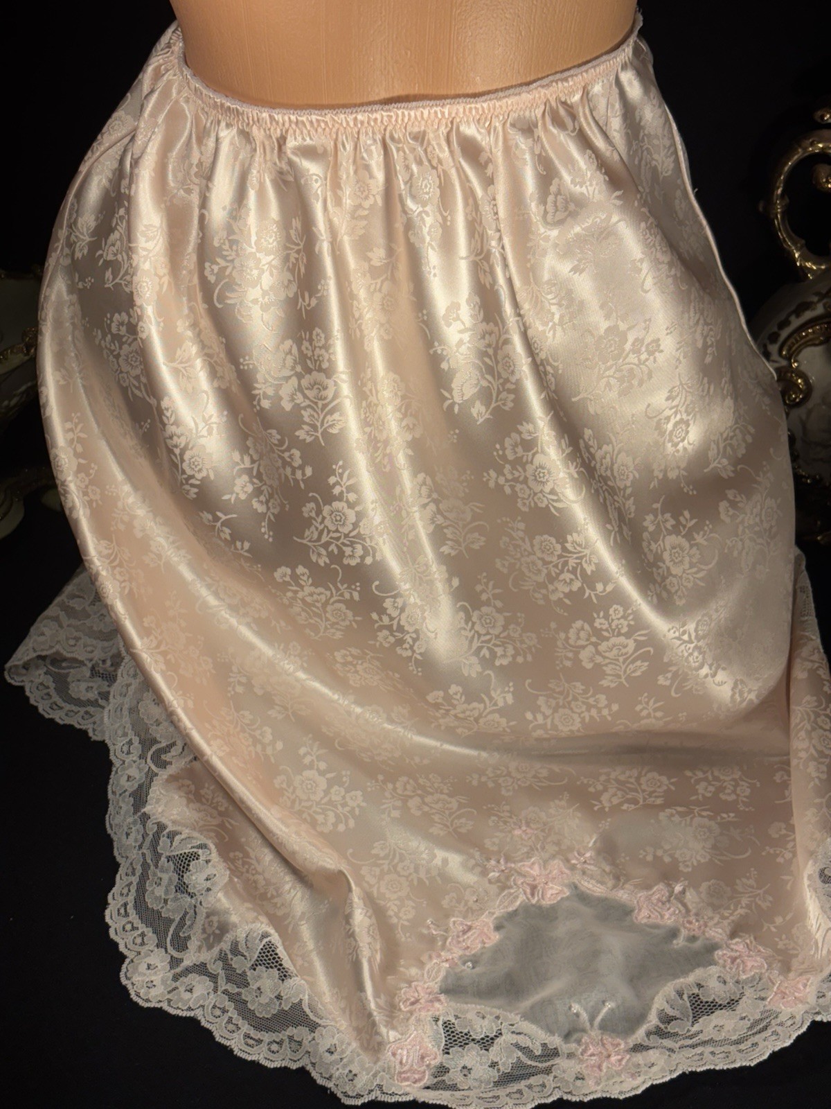 Vtg Silky Soft Lace Shiny Damask Skirt Pink Chantilly Wide Lace Slit Half Slip