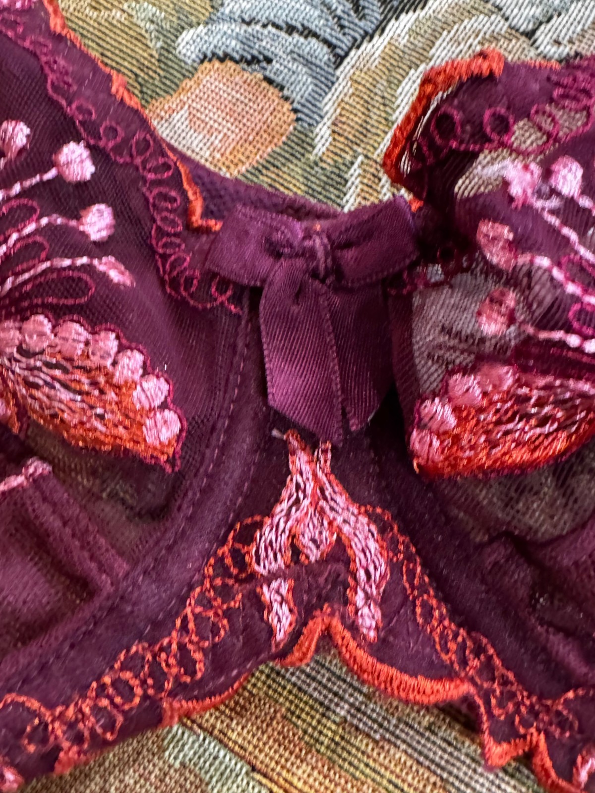 VINTAGE SIMONE PERELE ~ MERLOT EMBROIDERED FLORENCE UNDERWIRE BRA ~ SIZE 34C