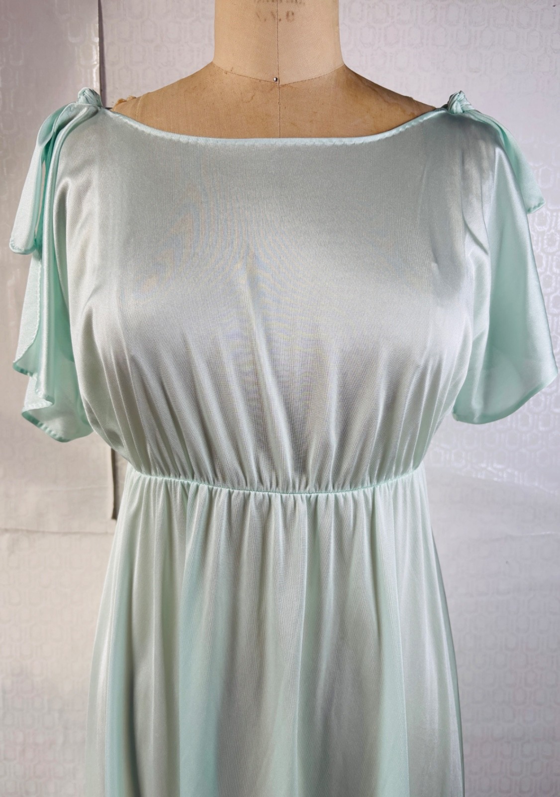 VTG 60’S-70’S MINT GREEN NYLON GODDESS FLUTTER SLEEVE LONG NEGLIGEE NIGHTGOWN*S