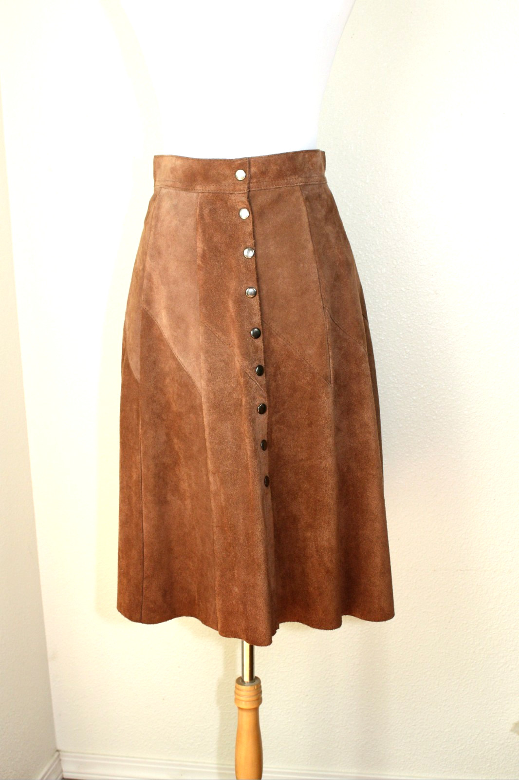 Vintage BERMANS Casual Skirt Tan Leather Suede Front Snaps Closure Sz. 8 Korea *