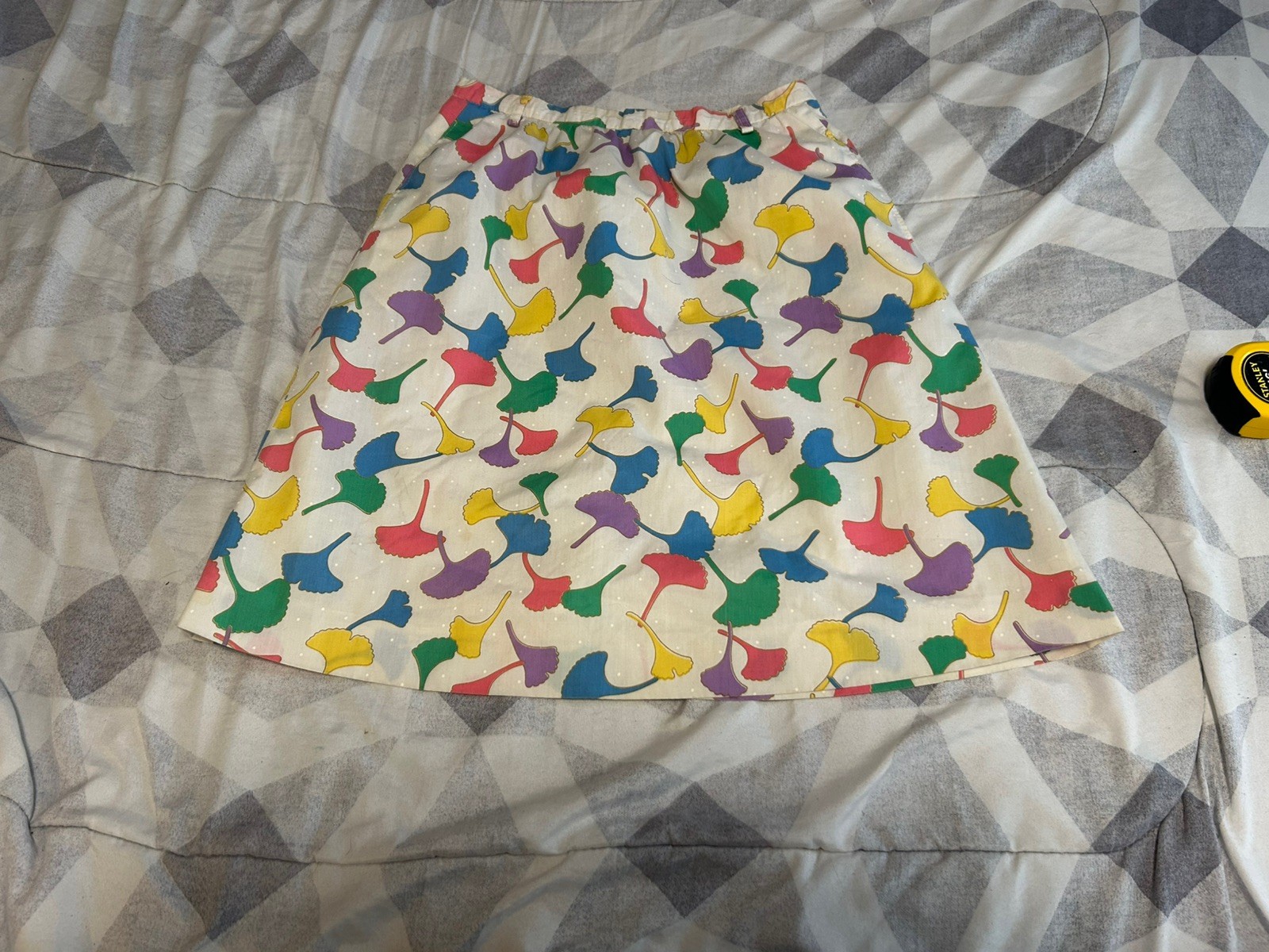 Vintage GORDON OF PHILADELPHIA Skirt Size 14 white with multicolor leaf pattern