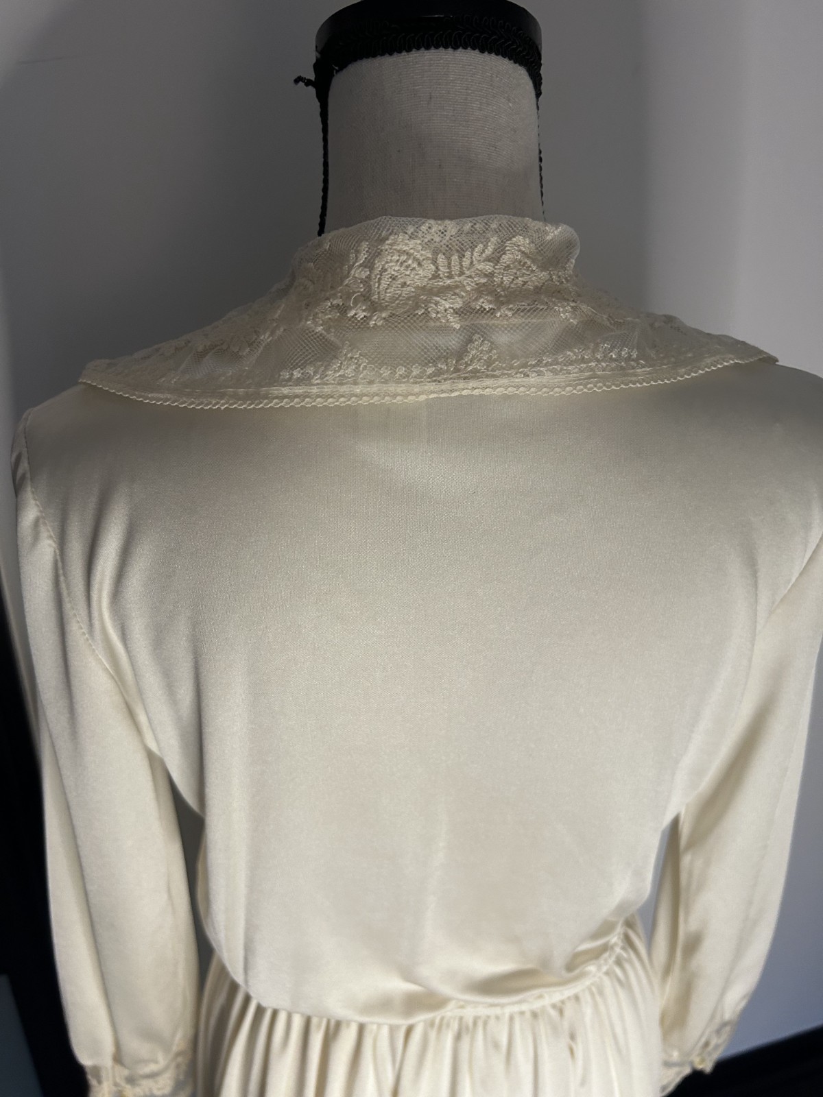 Vintage Montgomery Ward Lace Embellished Dress Tag Sz. 12 Small/Med siz.