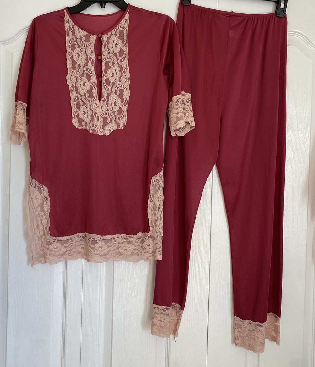 VINTAGE SOFT NYLON PAJAMAS 3/4 SLEEVES & PANTS W/ LACE SMALL 30-32