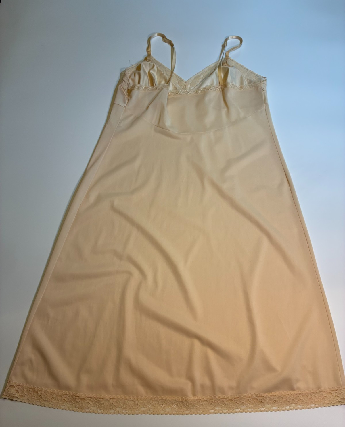 Vintage VANITY FAIR FULL SLIP Beige Size 38 L NYLON Semi Sheer Office Siren