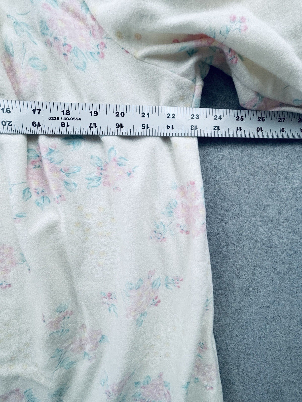 Vintage Vandemere Women House Coat Long Robe Nightgown Fleece Lace Floral Pocket