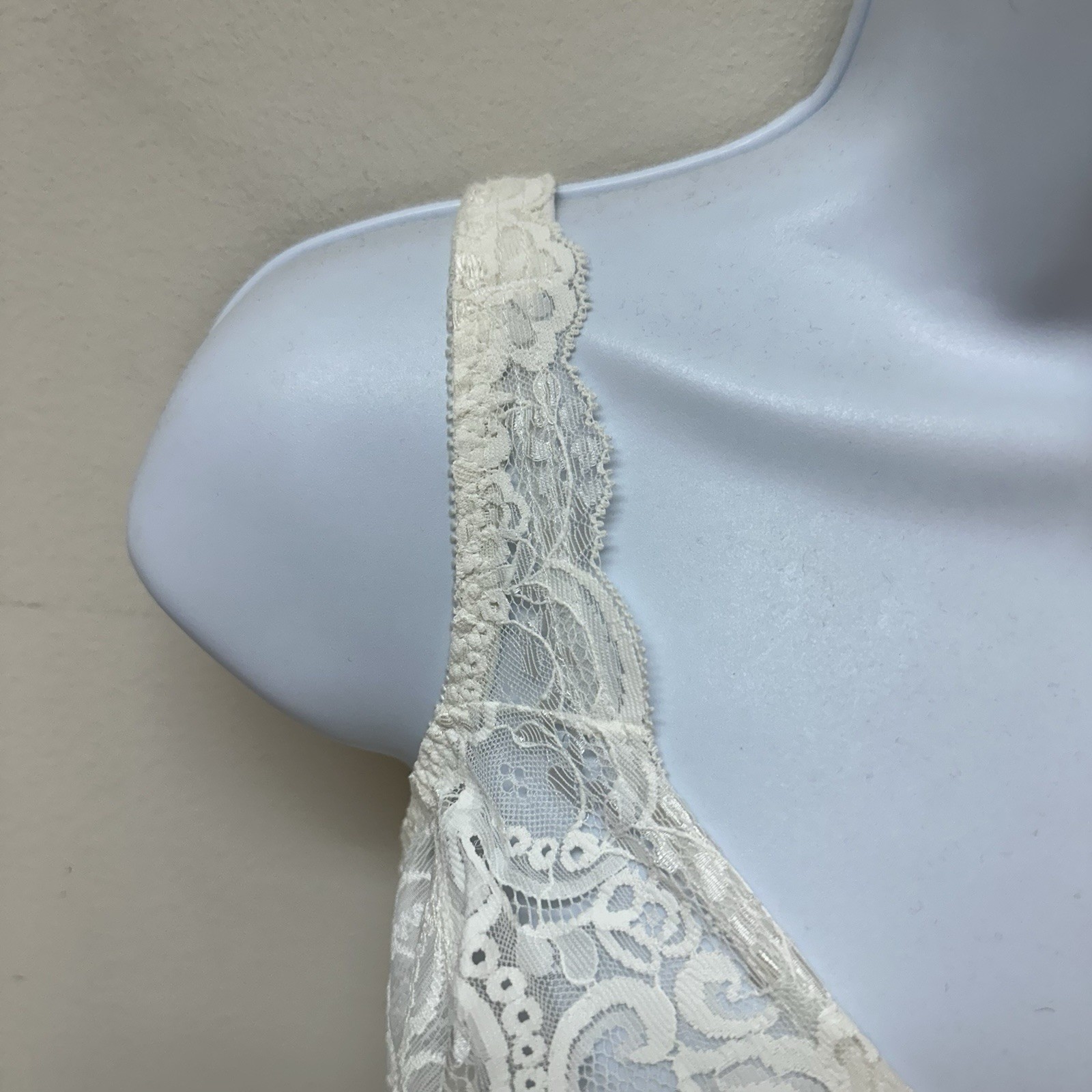 Vtg Olga Lacy Textures Bra 34DD Full Figure Underwire Lace Satin Beige 33580 NEW