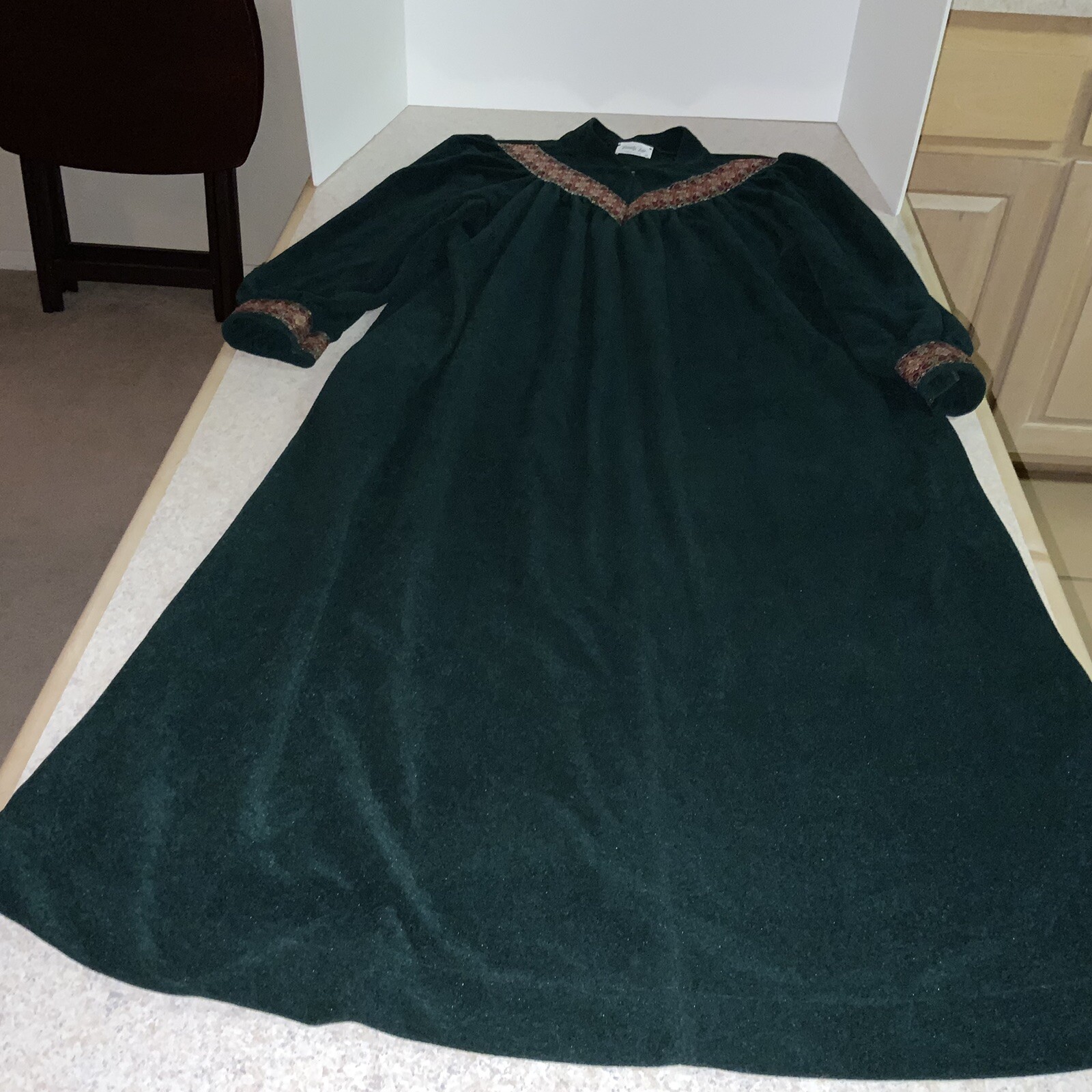 Vanity Fair Vintage Green Velour Robe Gold Floral Trim Ladies Md Pockets USA