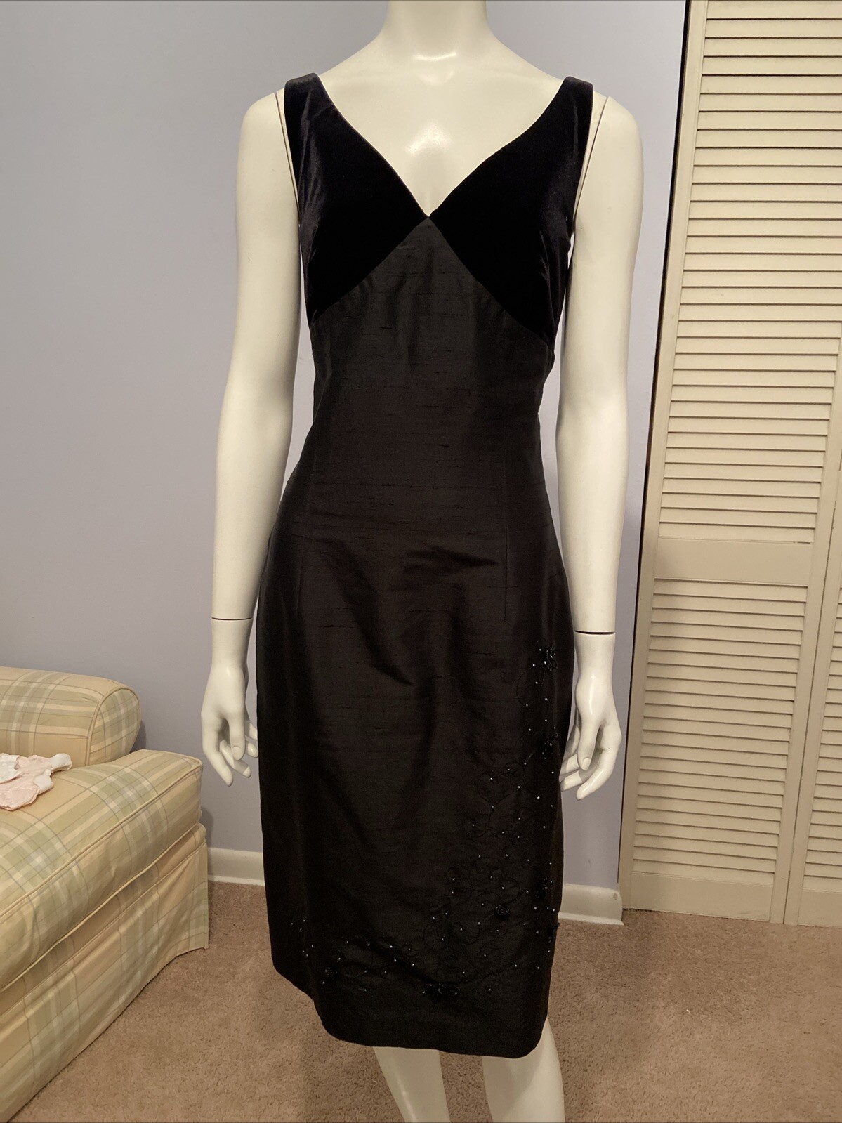 Vintage DONNA MORGAN Cocktail Dress 100% Silk Black Beaded Flower Detail Sz 10