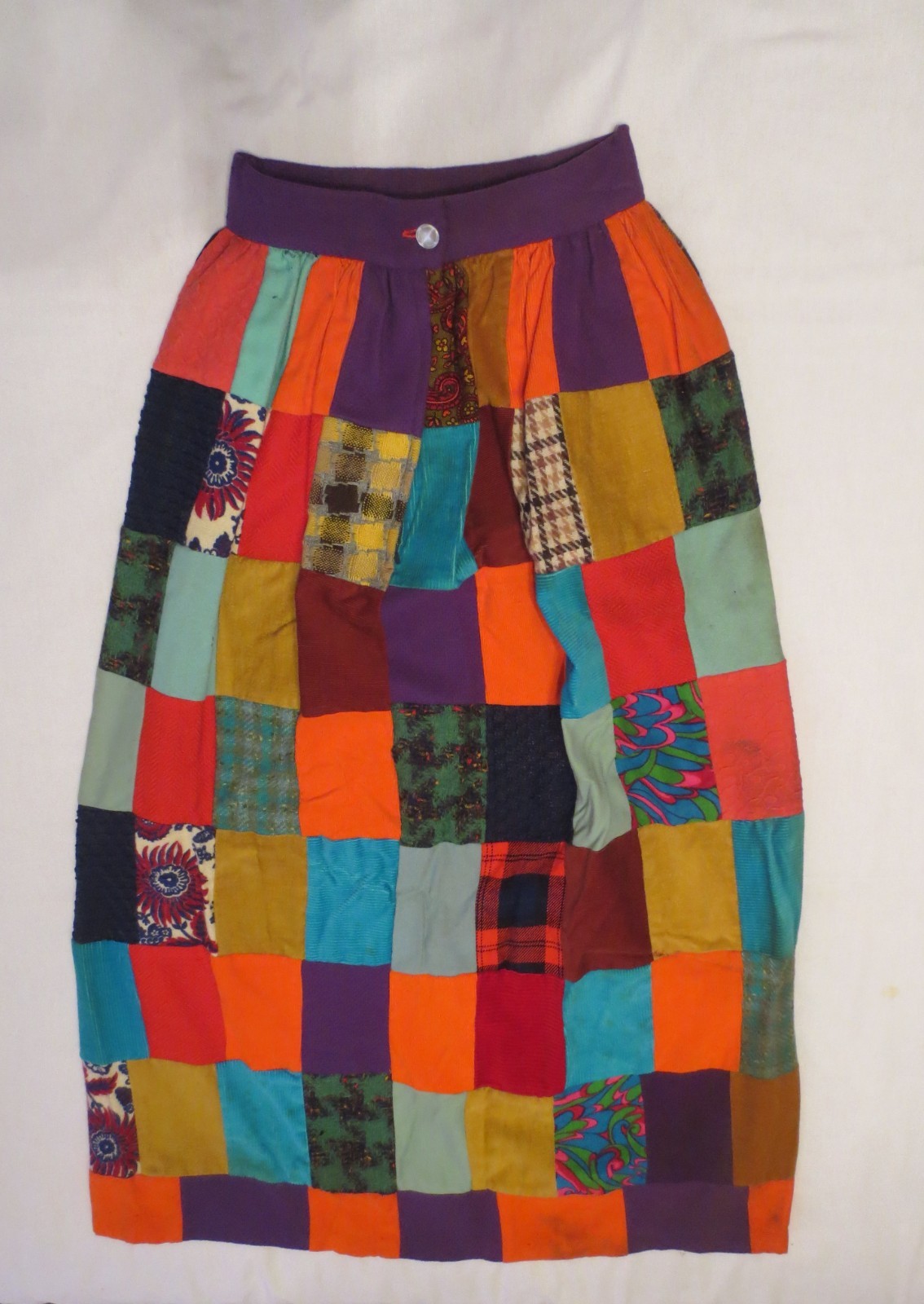 PATCHWORK SKIRT of Many Colors 39″ Long Vtg Sz SM 1970s CHIC Handmade Squares