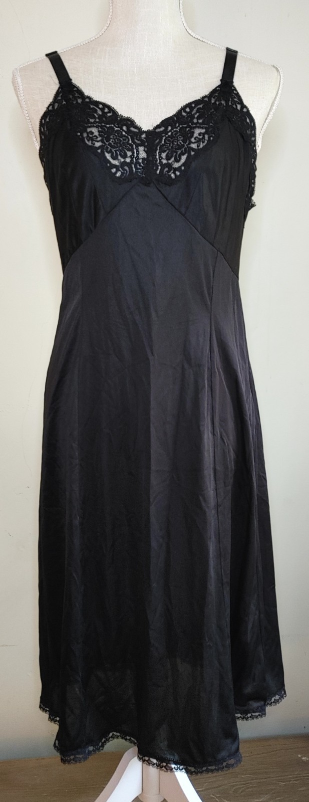Vintage 60’s Wonder Maid Slip Black Antron Nylon Non Cling Lace 36″ Union Made