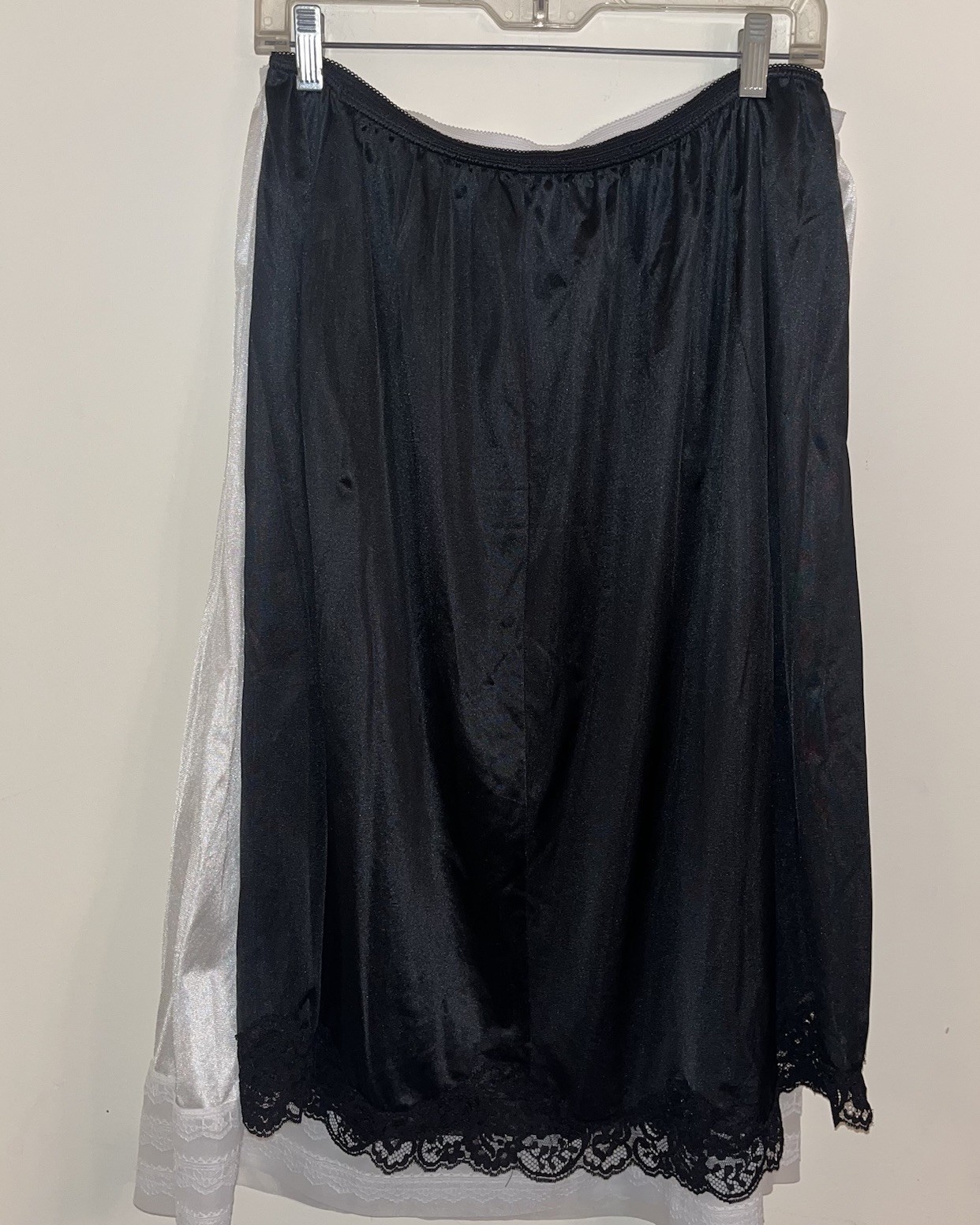 Nylon Half Slip Lot of 2 Black and White Size 3X Length 27-31“ See Photos