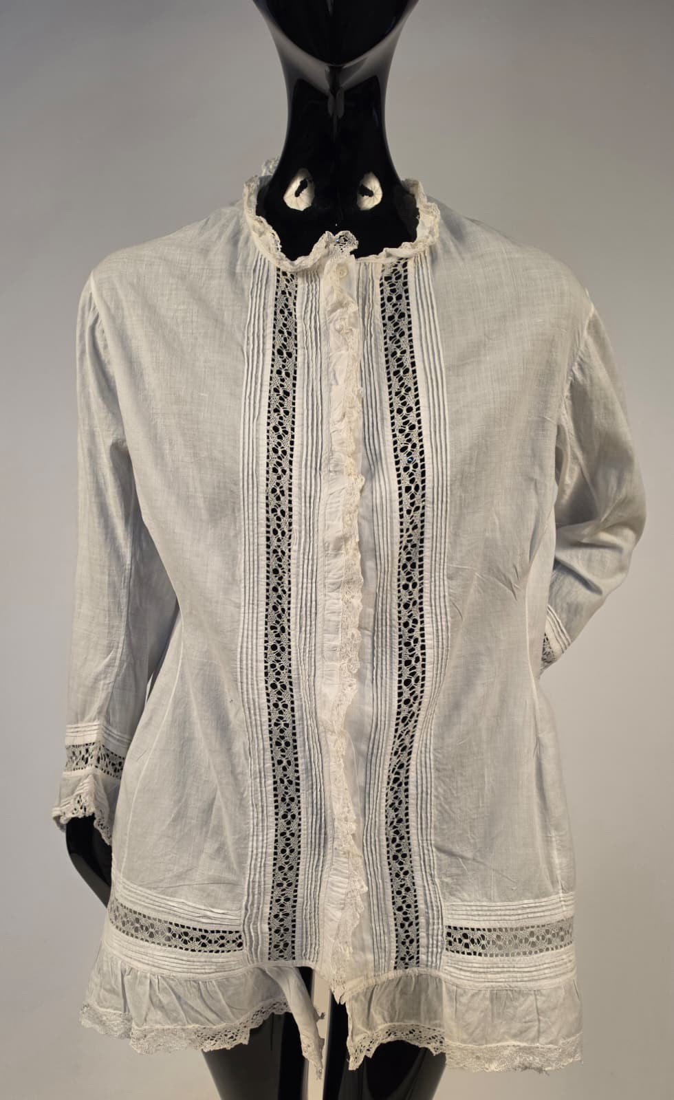 VICTORIAN 1870’S WHITE COTTON BUSTLE BACK JACKET W LACE RUFFLES + INSERTION