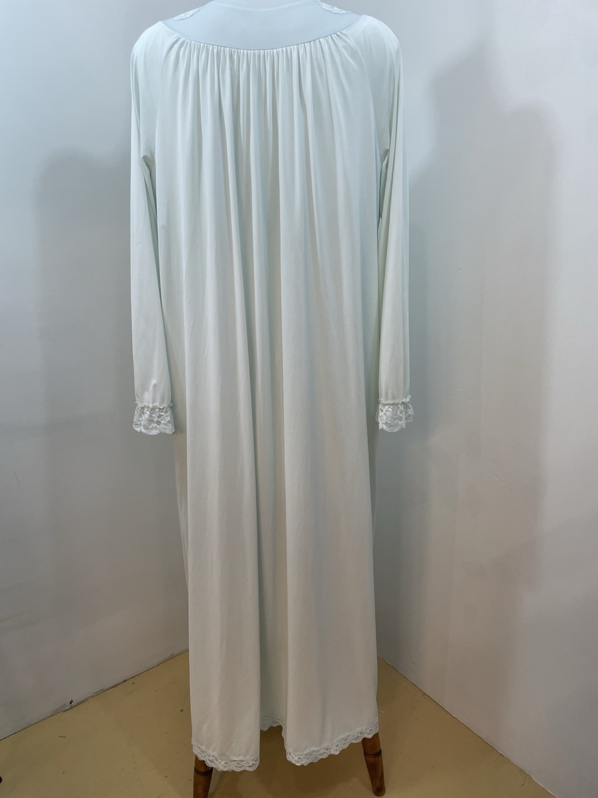 VTG ShadowLine 2 Pc Robe & Long Lingerie Nightgown Set Lt Blue Size M
