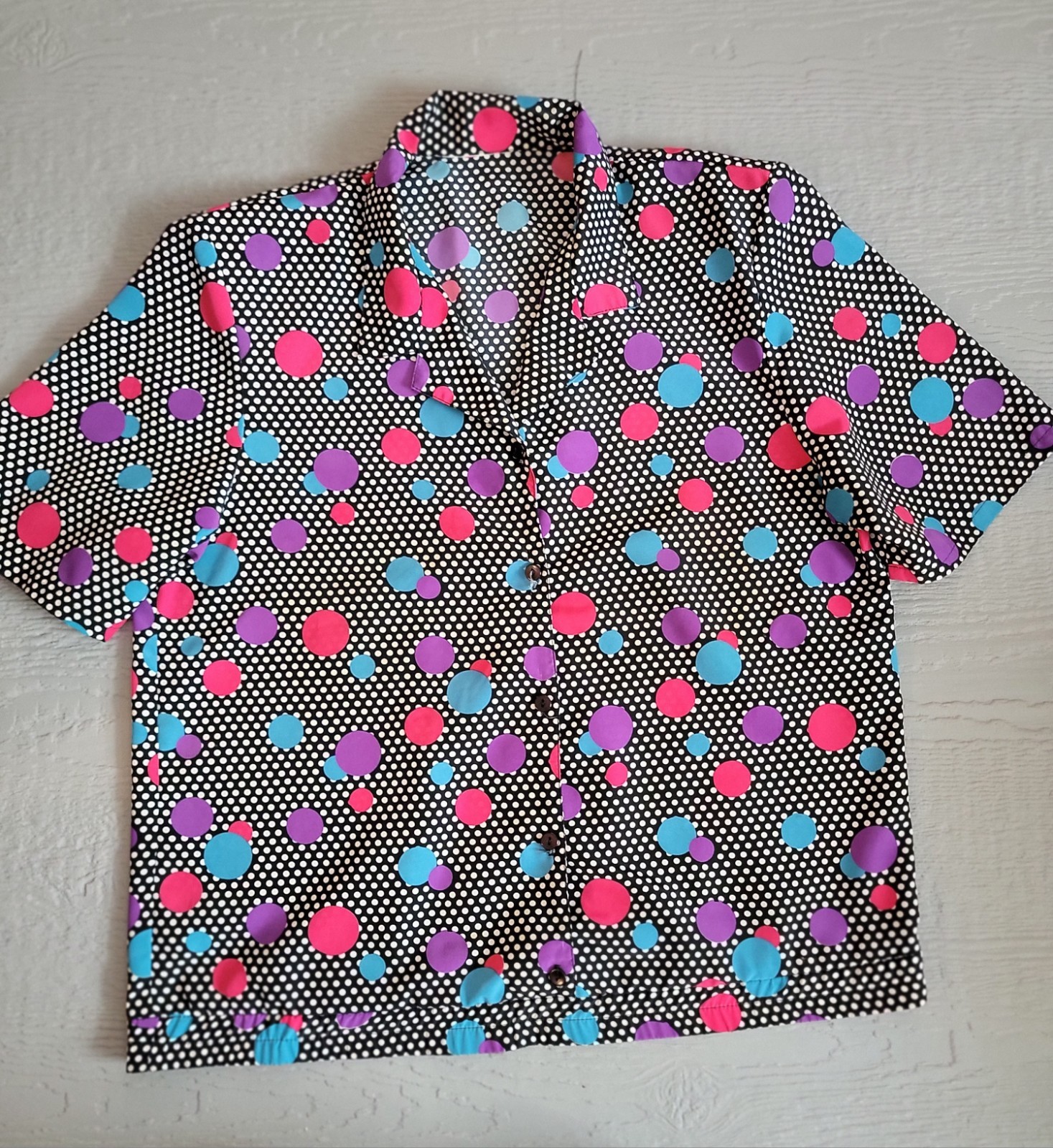 Unbranded Vintage Retro Shirt with Shoulder Pads and A P2P of 21 Inches Size L