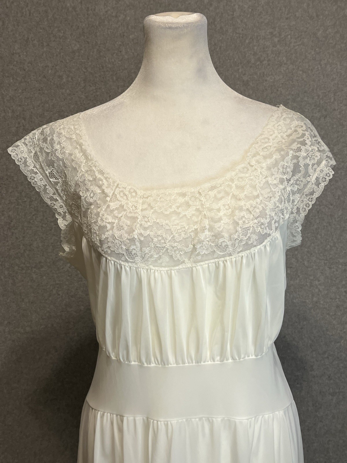 MCM Peignoir Set Radcliffe White Nightgown 2-Pc Lingerie Long 36 M Bridal VTG