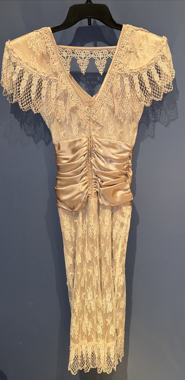Small Gangster Dress, Bonnie & Clyde Style Peach Lace Pearls Rag Time Doll Talon
