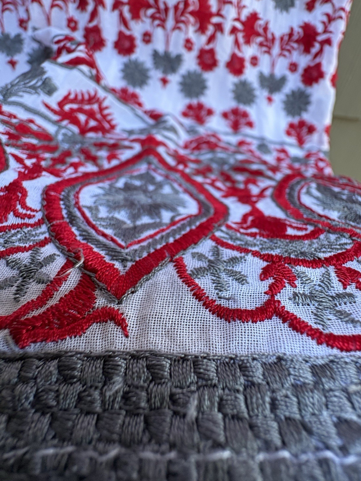 Vintage Handmade Tunic Kurta – Red & Gray Crewel Embroidery, BEAUTIFUL